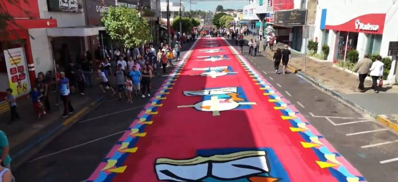 Corpus Christi em Caçapava: 3 km de tapetes narram a história da salvação