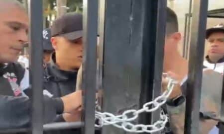 Torcedores invadindo o Parque São Jorge