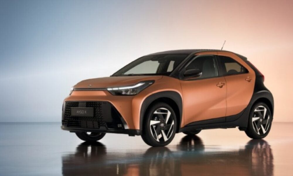 Toyota Aygo X 2025 estreia com 31,5 km/l e design urbano arrojadoAygo X