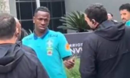 Vini Junior ignora pedido da segurança e atende fas e a internet vai a loucura