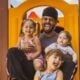 Zé Felipe com os filhos