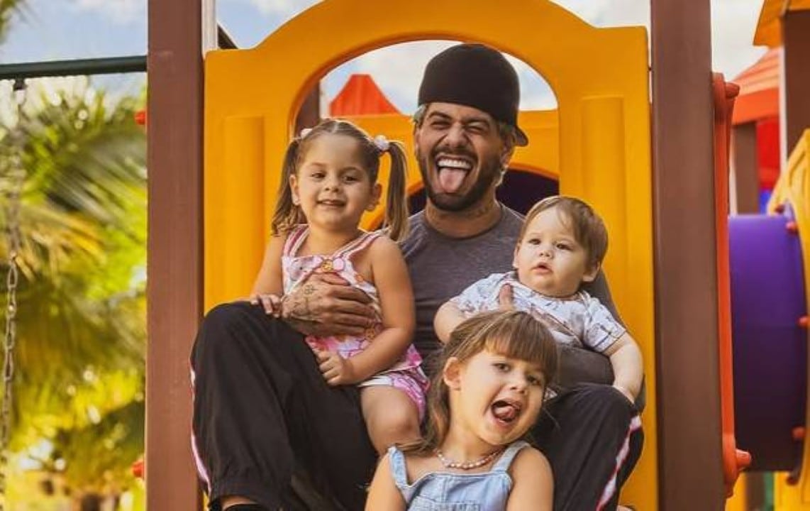 Zé Felipe com os filhos