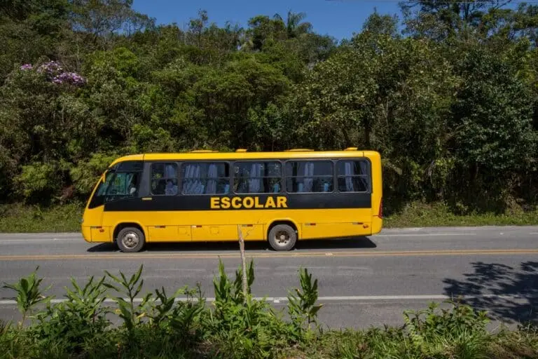 ônibus escolar