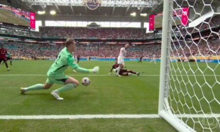 quase gol araujo - Foto: Globo
