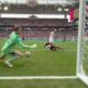 quase gol araujo - Foto: Globo