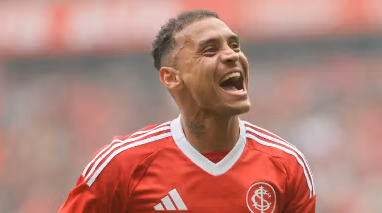 Alan Patrick Gol Internacional