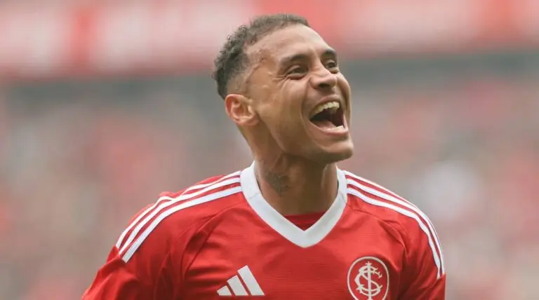 Alan Patrick Gol Internacional