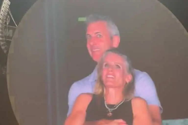 kiss cam
