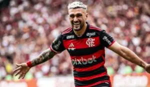 Flamengo acerta renovação de Arrascaeta até 2028 com extensão por metas