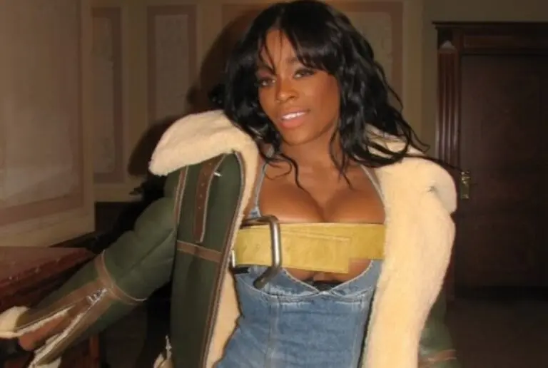 Azealia Banks .