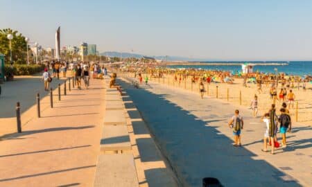 Calor, praia em Barcelona