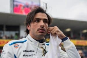 Carlos Sainz defende ação firme da FIA nas discussões sobre motores da Fórmula 1 para 2027