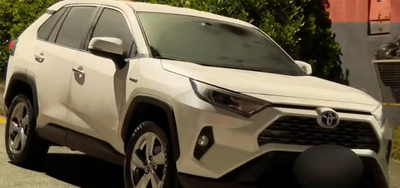 Carro de família que sofreu sequestro-relâmpago no Shopping ABC