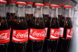 Coca-Cola se concentre moins sur les bouteilles traditionnelles et investit dans des emballages plus petits au Brésil