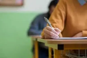 Sicoob anuncia mais de 2 mil vagas de emprego com salários de até R$ 10 mil