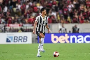 Volante Danilo Barbosa, ex-Botafogo, negocia retorno ao Brasil com o Grêmio