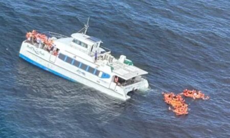 Embarcação à deriva