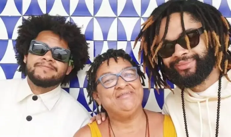 Emicida, Dona Jacira e Fióti