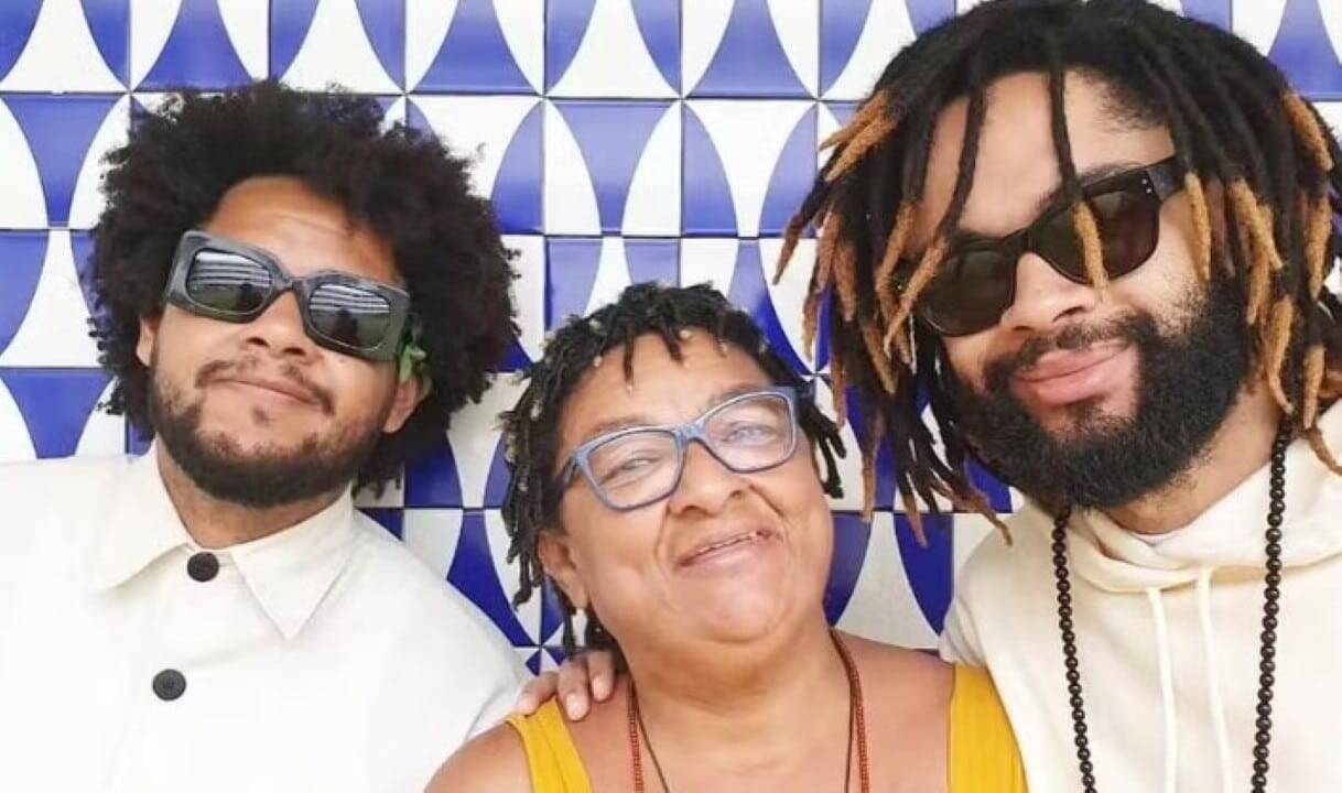 Emicida, Dona Jacira e Fióti