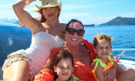 Virginia Fonseca leva equipe de beleza para férias e surpreende mãe em Mangaratiba
