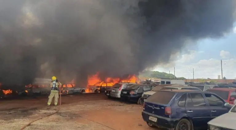 Incêndio patio do Detran