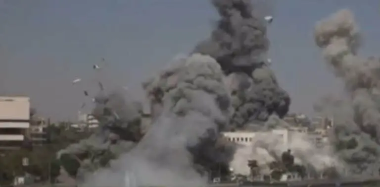 Israel bombardeia Ministério da Defesa da Síria