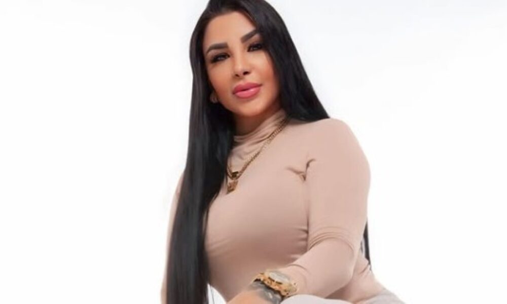 Jenny Miranda esclarece beijo com Cezar Black e critica vazamento em redes sociais