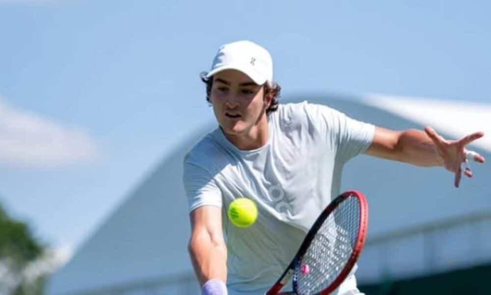 Virada épica de João Fonseca garante Brasil na elite da Copa Davis após vitória sobre Tsitsipas