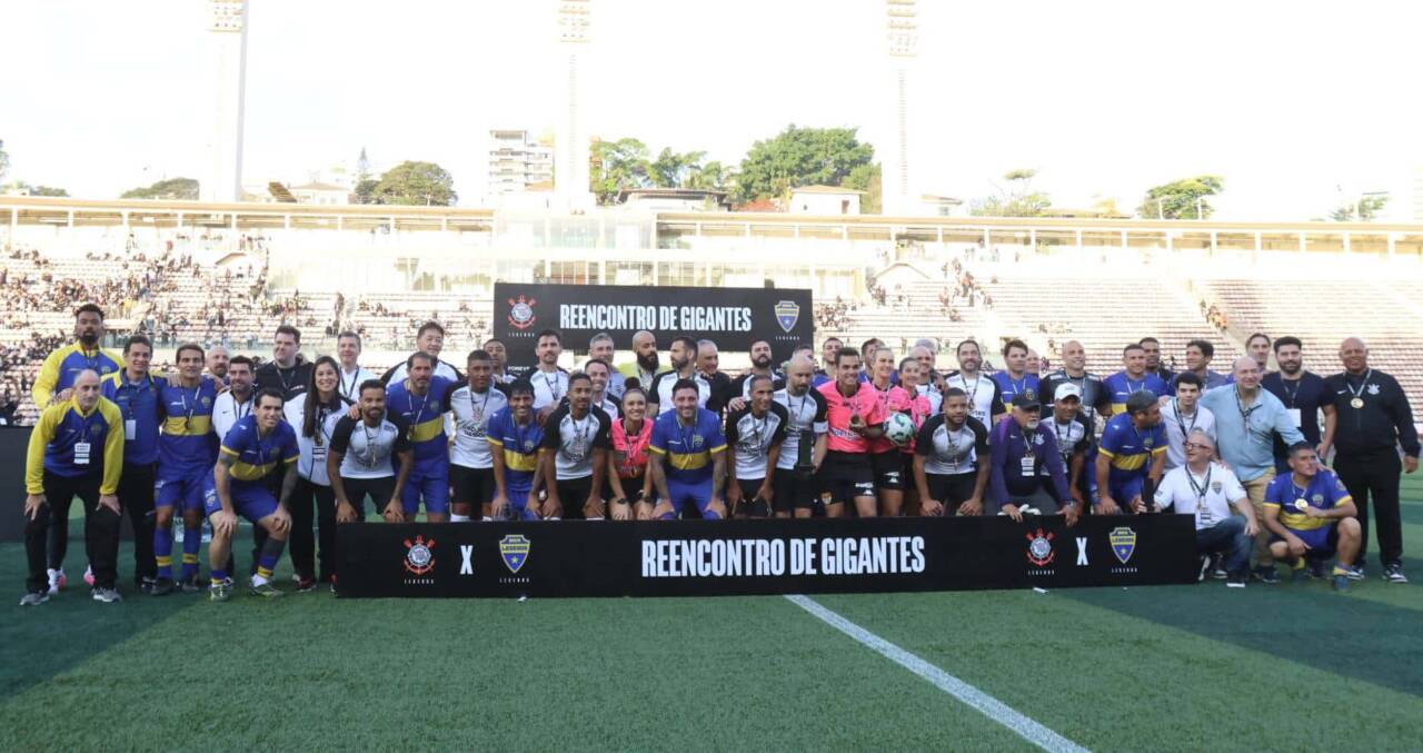 Lendas de Corinthians e Boca revivem 2012 em empate emocionante na Mercado Livre Arena