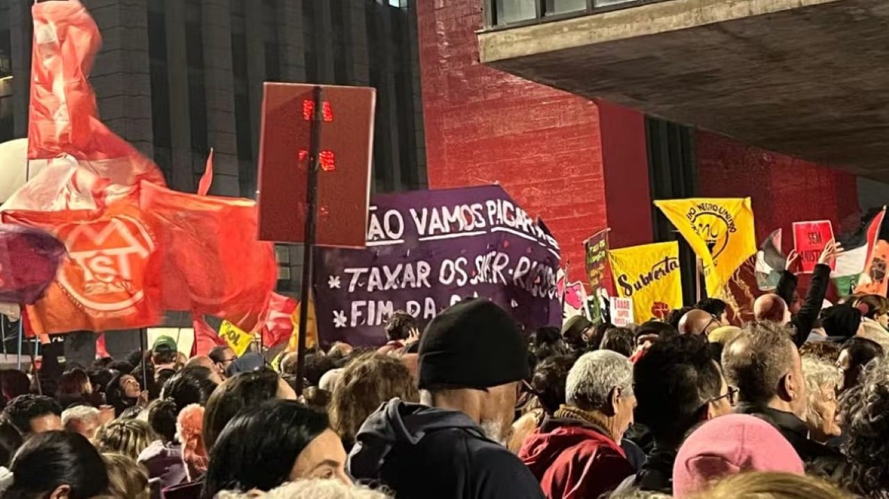 Manifestantes na Avenida Paulista
