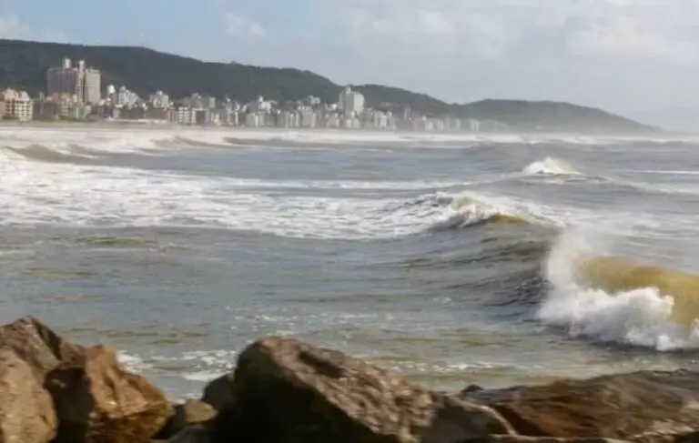 Mar agitado em Santa Catarina