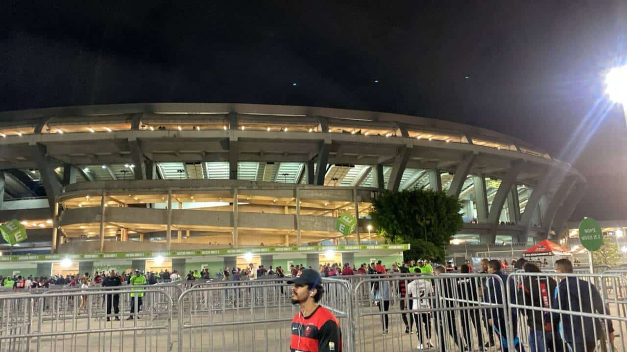 Maracanã lotado e minuto a minuto ao  Flamengo x Atlético-MG em jogo de ida da Copa do Brasil