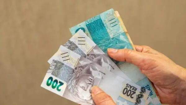 Décimo terceiro salário: veja prazos de depósito, formas de cálculo e orientações de investimento