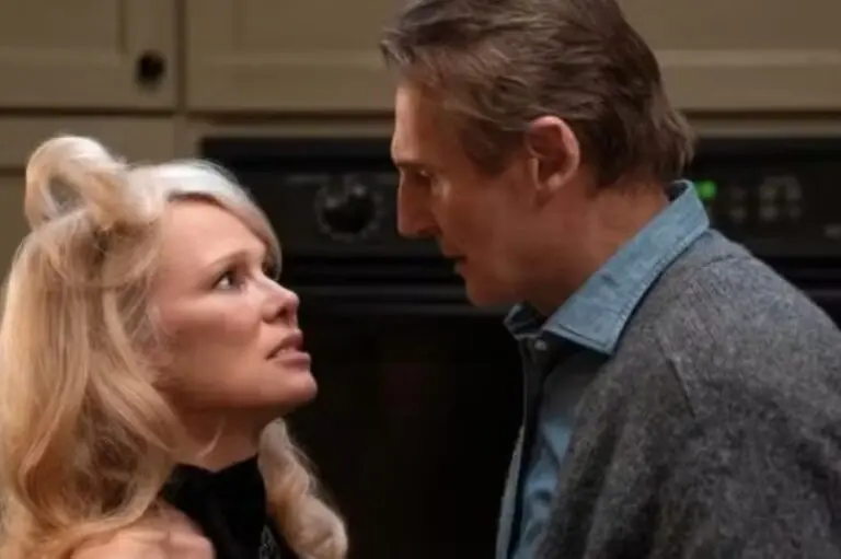 Pamela Anderson e Liam Neeson