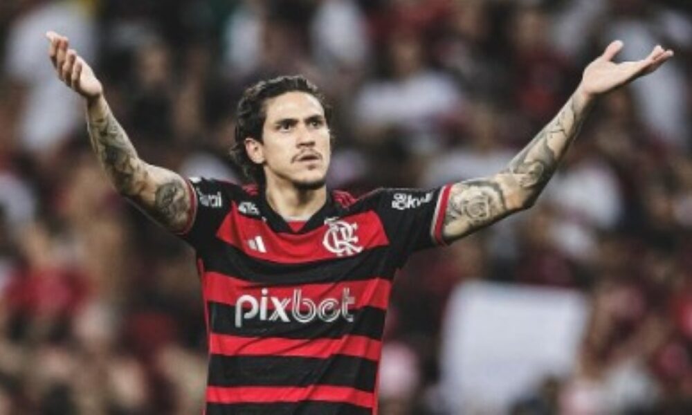 Flamengo domina Vitória com 100º gol de Pedro e golaço de Arrascaeta no Maracanã; 1° tempo no Brasileirão