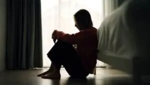 Estudo detalha eficácia e duração ideal da terapia do riso para combater depressão e ansiedade