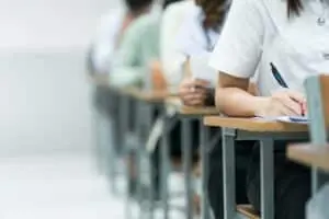 Pé-de-Meia aumenta permanência de jovens no ensino médio, aponta análise do governo