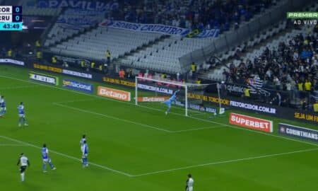 Quase gol do depay e milagre do cassio