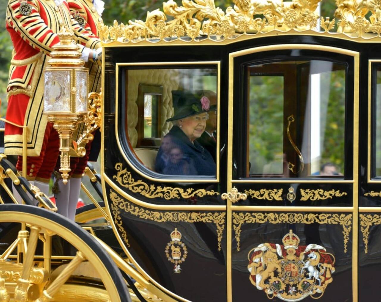 Revelação: Elizabeth II desaprovou Meghan Markle em conversa íntima, relata jornalista