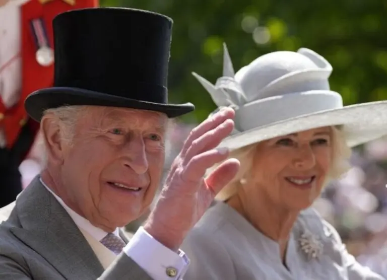 Rei Charles III e Camilla