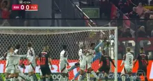 Jhon Jhon quase marca golaço, mas Rossi faz um ‘milagre’ e garante empate no primeiro tempo entre Red Bull Bragantino x Flamengo