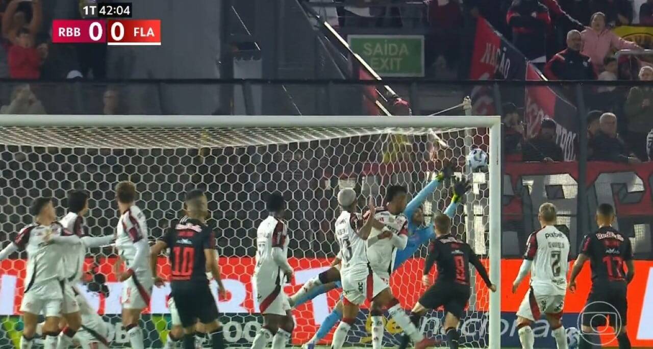Jhon Jhon quase marca golaço, mas Rossi faz um ‘milagre’ e garante empate no primeiro tempo entre Red Bull Bragantino x Flamengo