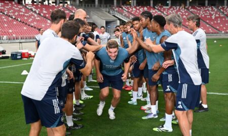 Trote do elenco do Arsenal no Viktor Gyökeres