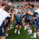 Trote do elenco do Arsenal no Viktor Gyökeres