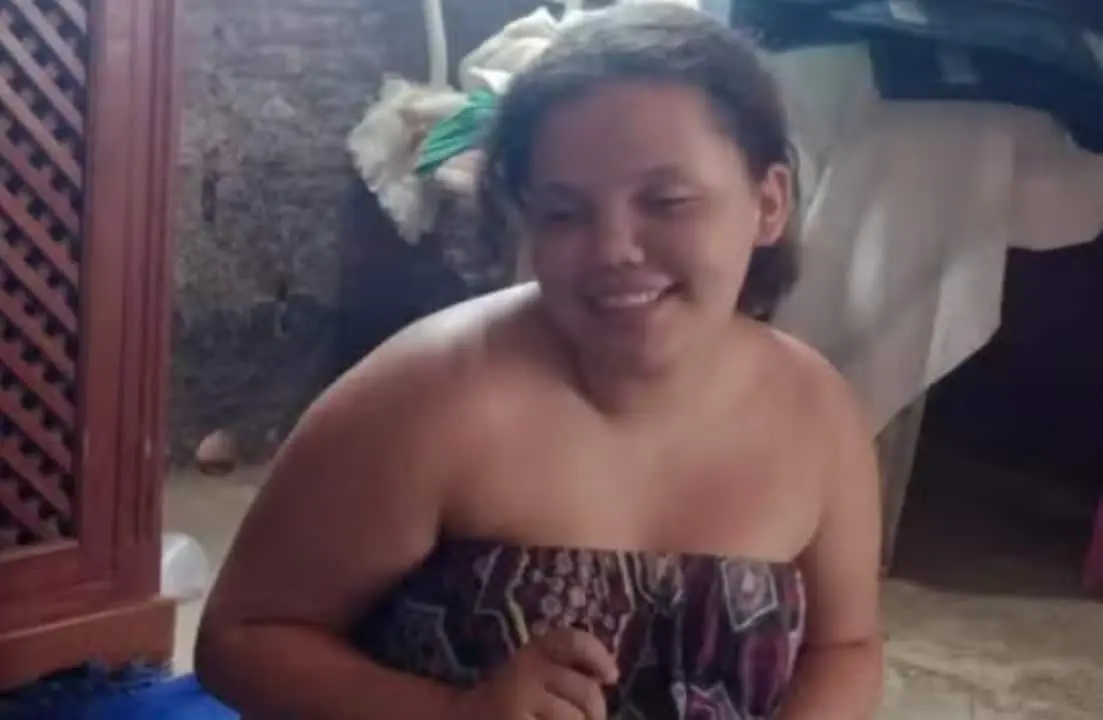 Yara Melo Delfino,.