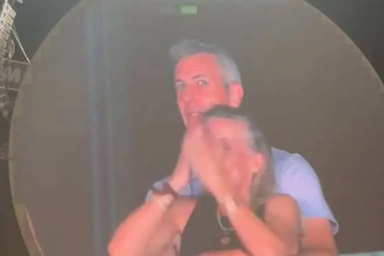 kiss cam -