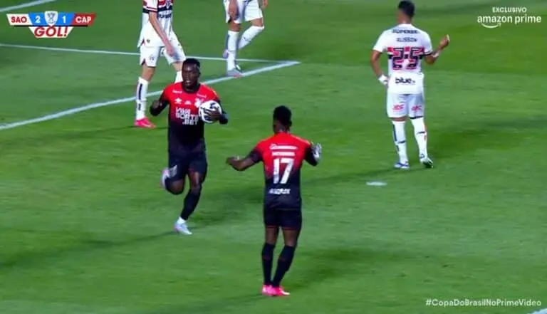 gol do athletico kevin