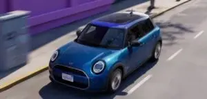 Novo Mini Cooper 5 portas 2025 é o hatch premium mais econômico no Brasil