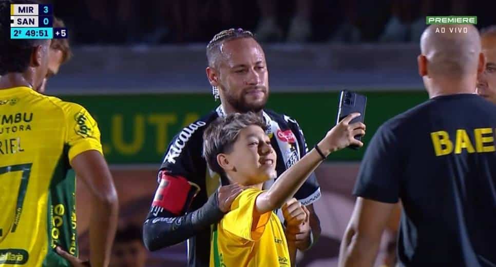 neymar e selfie de criança