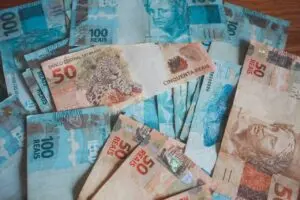 Abono salarial ano-base 2023 beneficia 1.640.201 elegíveis com lote extraordinário